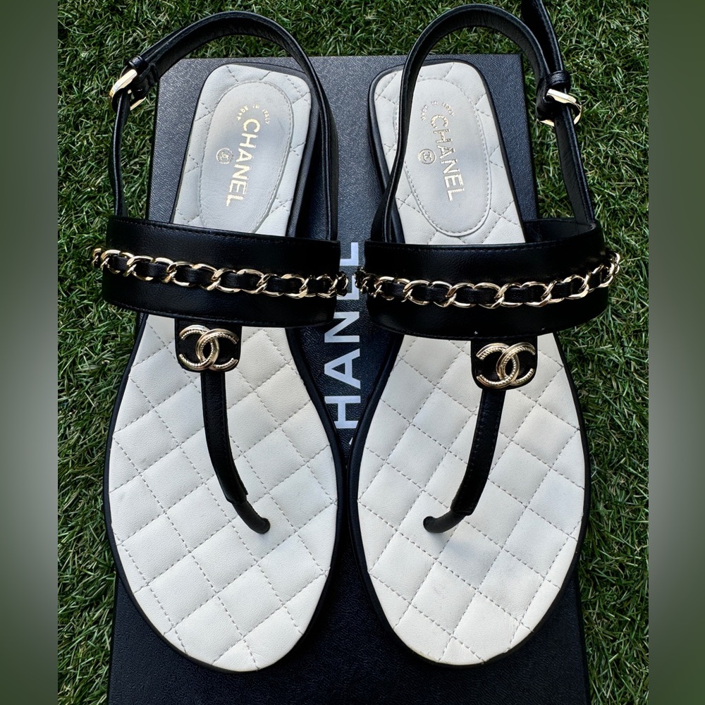 CHANEL CC LOGO BLACK OPEN TOE THONG CHAIN LEATHER FLAT SHOES SANDALS QUILTED